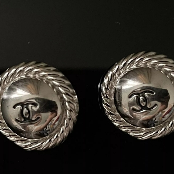 CHANEL VINTAGE AUTHENTIC CLIP ON EARRINGS RARE/ Gorgeous! - Picture 2 of 6